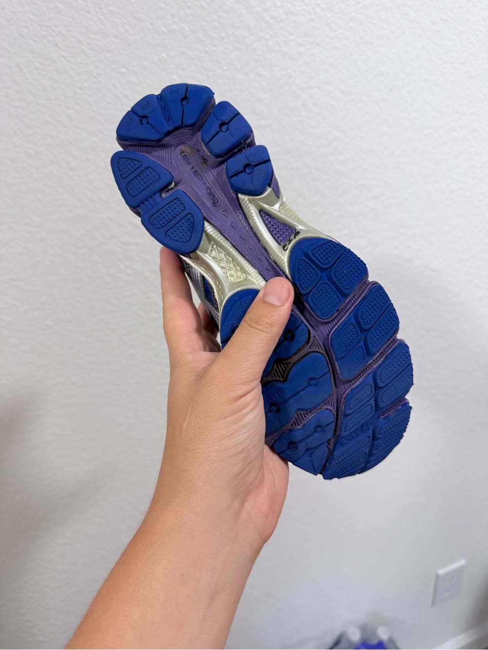 ASICS comulus running shoes - Picture 4 of 9